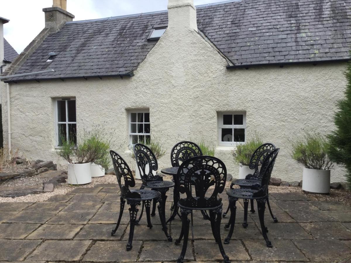 Three-Bedroom Old Cottage Free Parking อินเวอร์เนส ภายนอก รูปภาพ