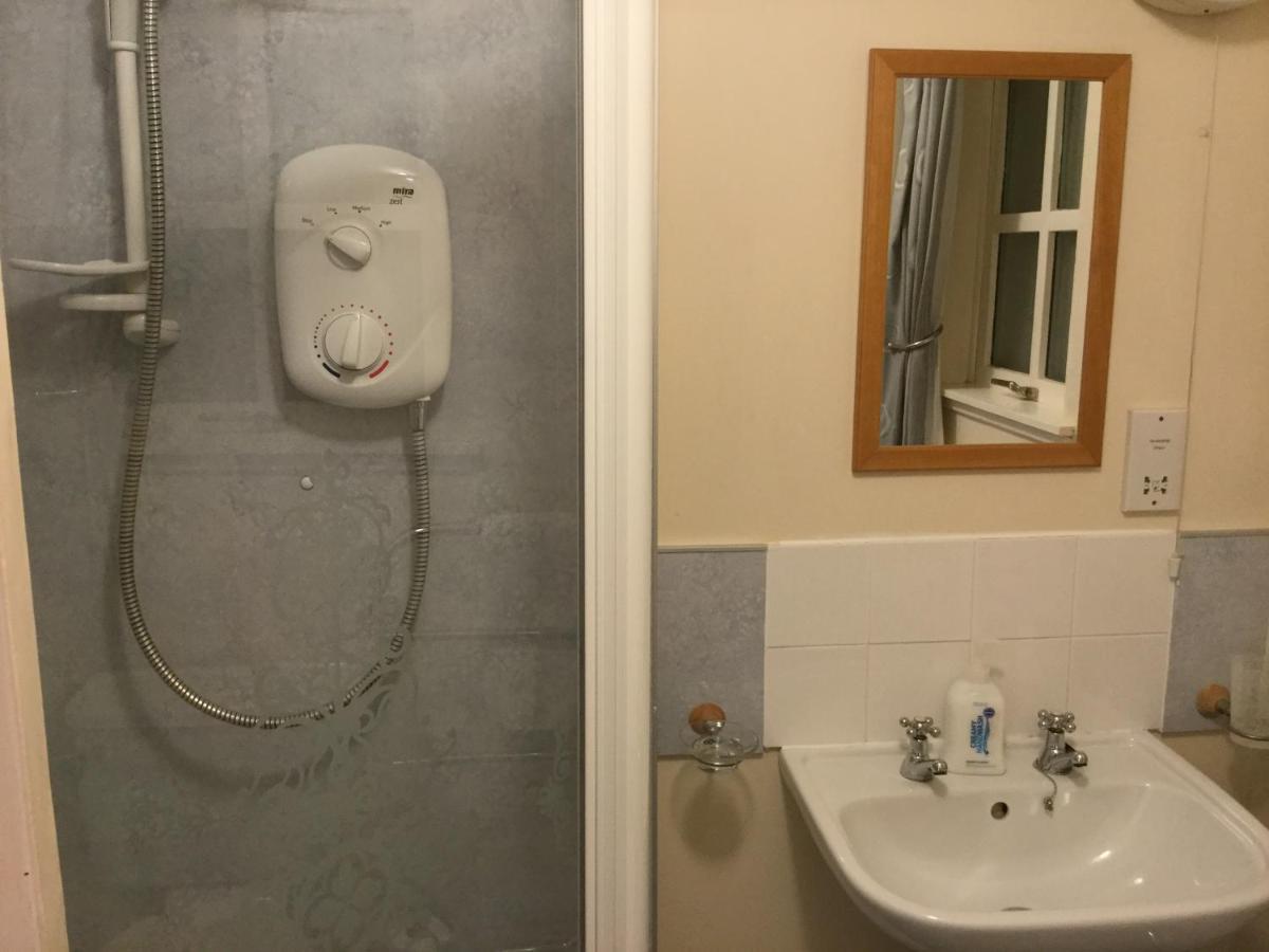 Three-Bedroom Old Cottage Free Parking อินเวอร์เนส ภายนอก รูปภาพ