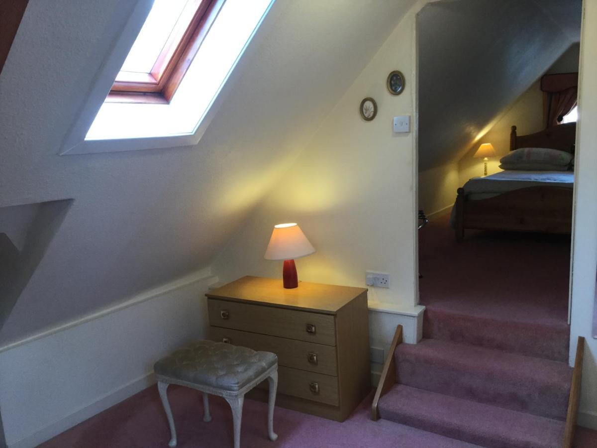 Three-Bedroom Old Cottage Free Parking อินเวอร์เนส ภายนอก รูปภาพ