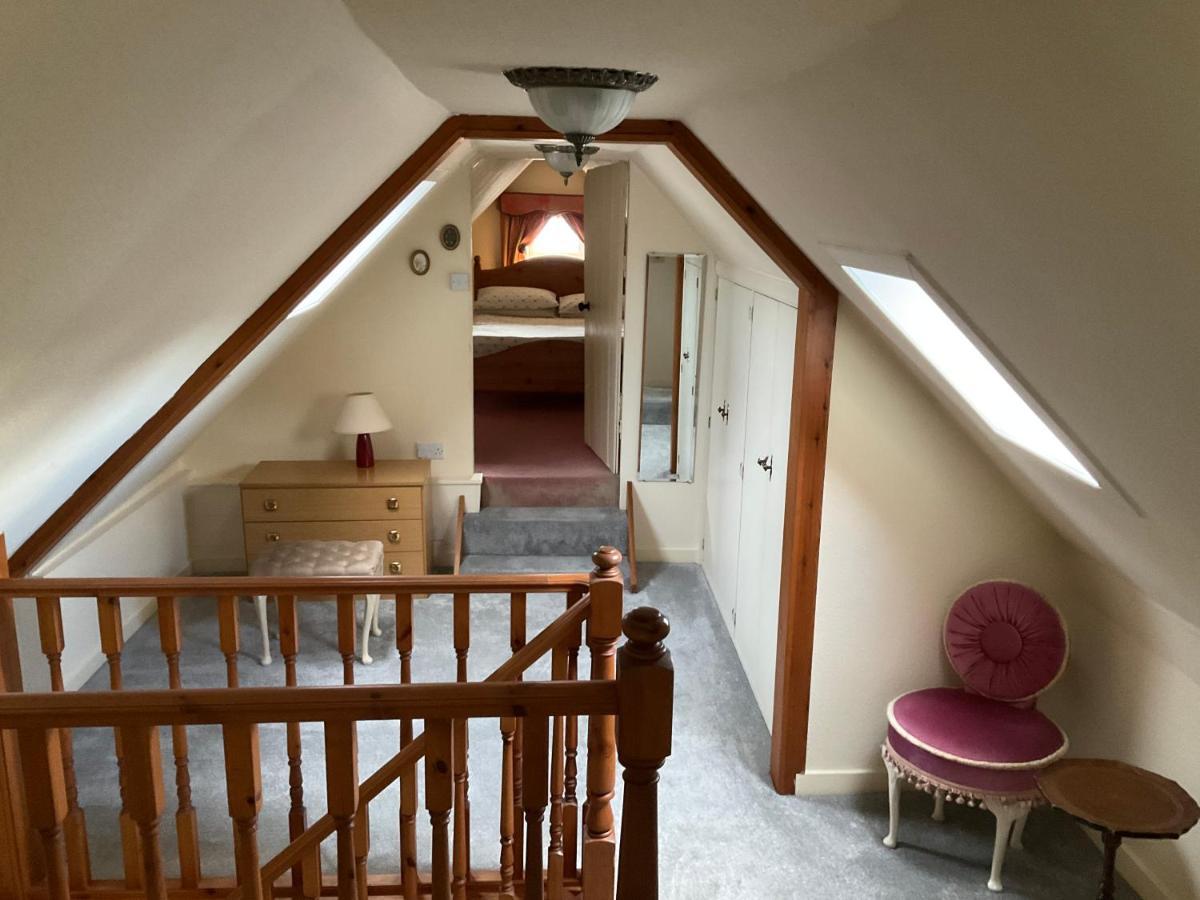 Three-Bedroom Old Cottage Free Parking อินเวอร์เนส ภายนอก รูปภาพ