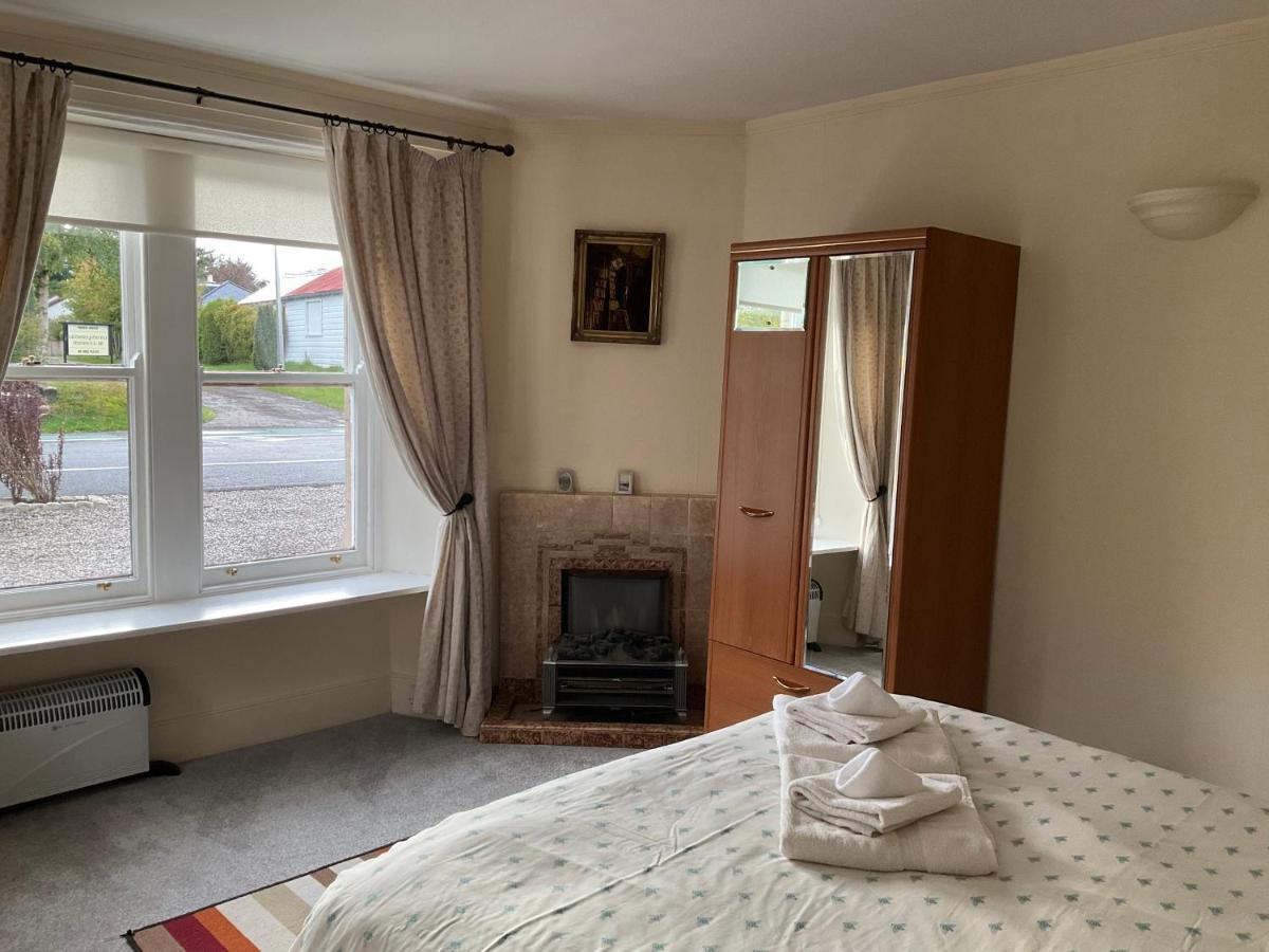 Three-Bedroom Old Cottage Free Parking อินเวอร์เนส ภายนอก รูปภาพ